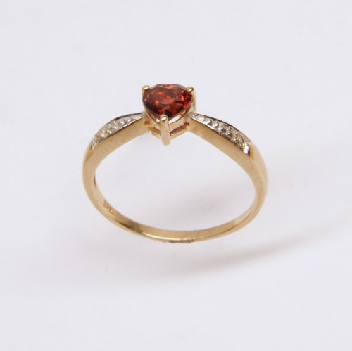 9ct Gold Garnet/Diamond Ring